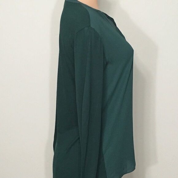 Green long sleeve top. NWOT - Picture 2 of 4